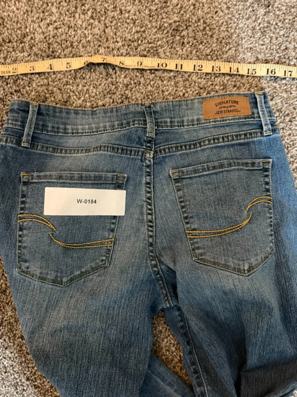 Signature by Levi Strauss Modern Capri Jeans Womens Size 6 W28 Medium Wash